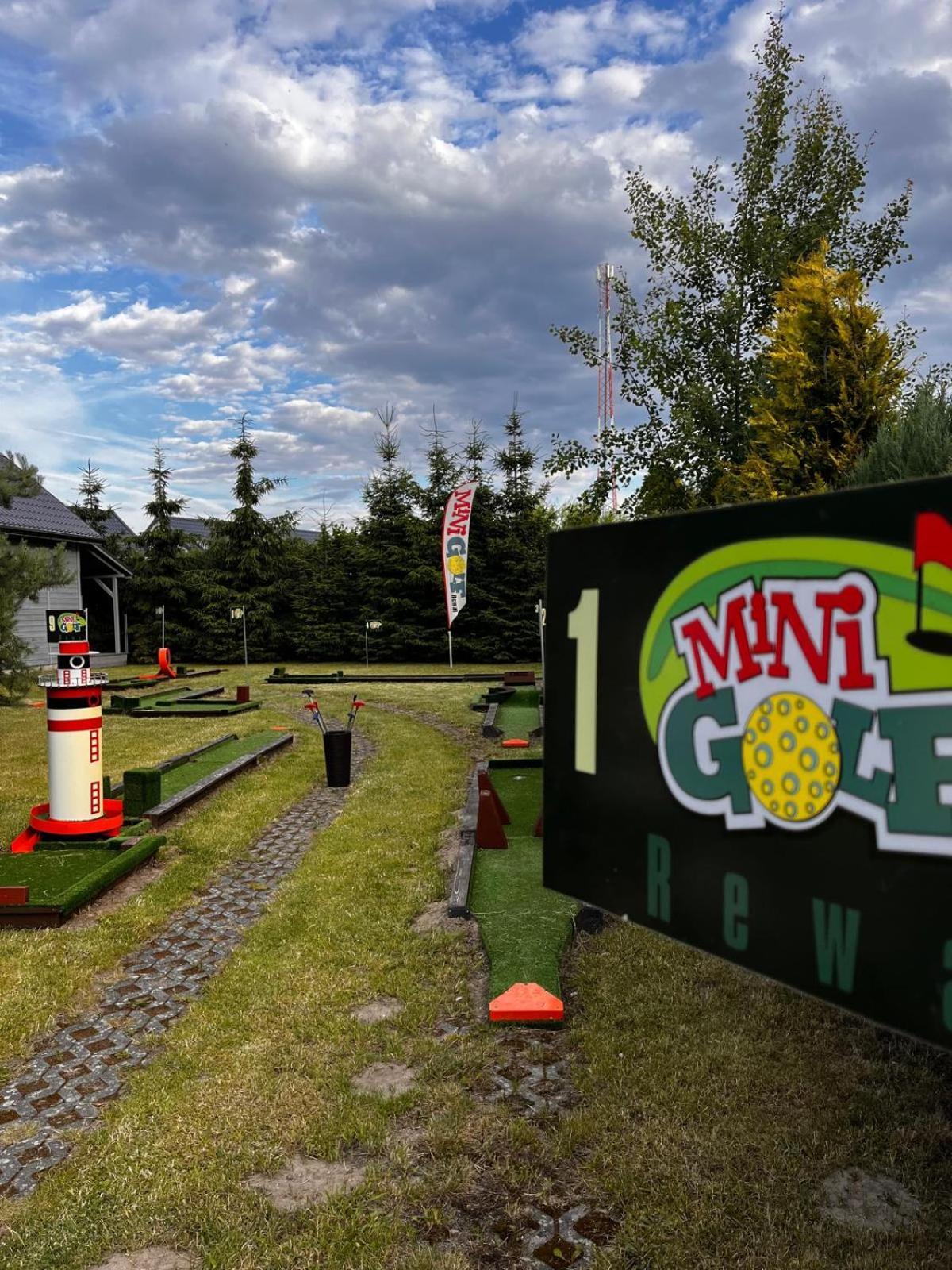 Villa Honoratka Z Prywatnym Polem Do Gry W Mini Golf Rewal Bagian luar foto